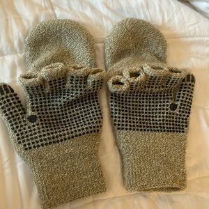 Alyeska mitten/glove, Men’s size large, barely worn.